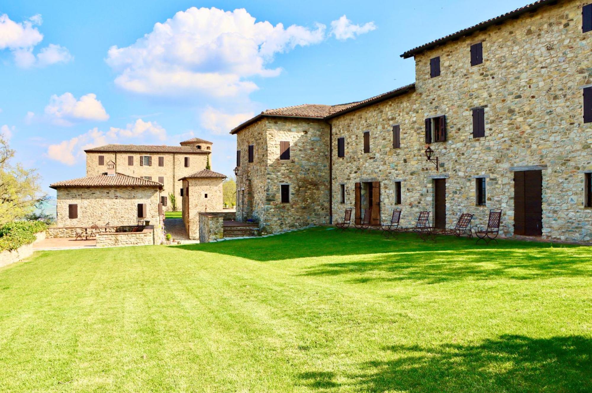 Castello Di Viano Villa Exterior photo